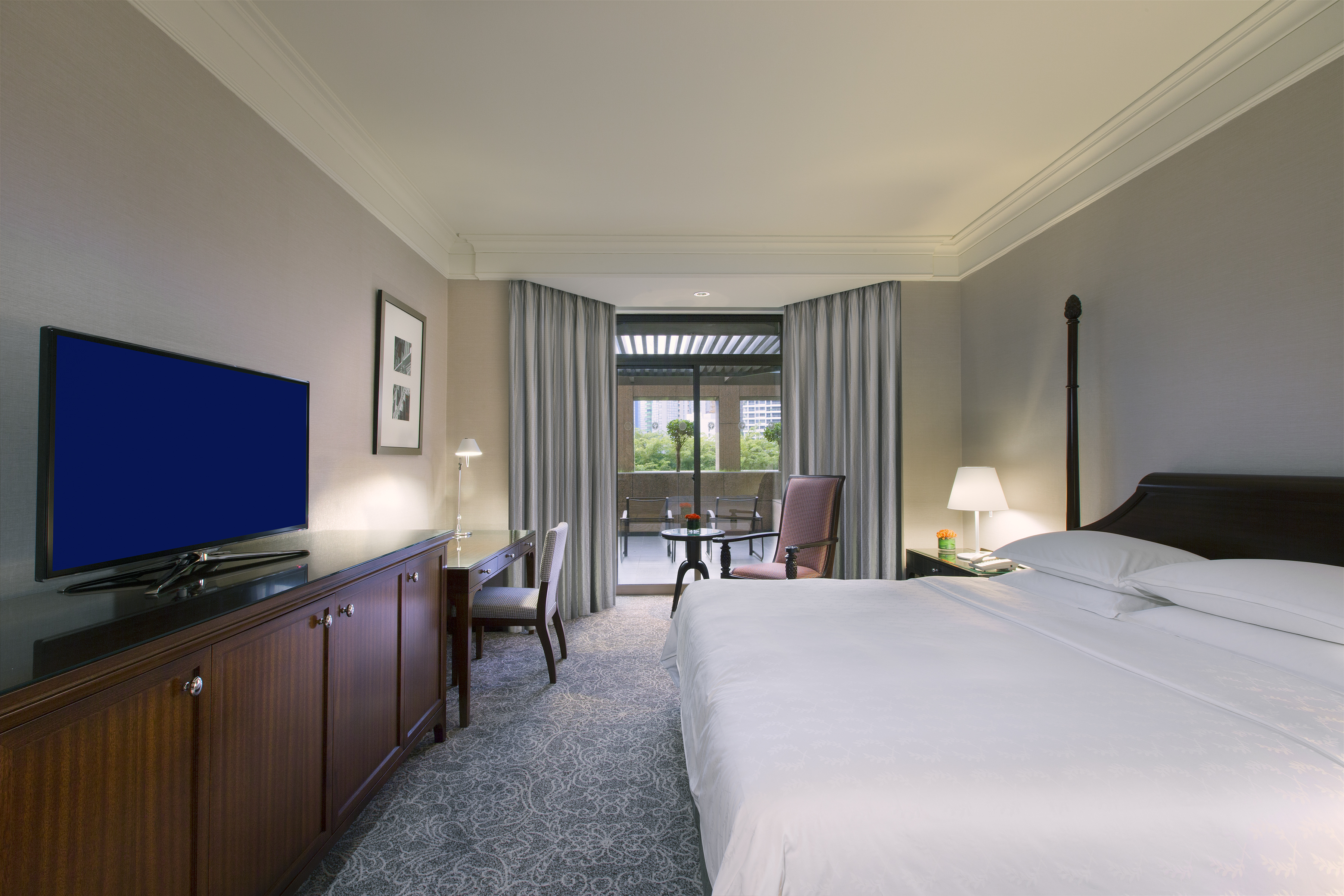 露台厅, 行政酒廊礼遇, 大型客房, 1 张特大床, 露台