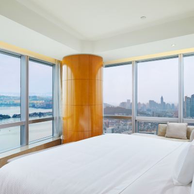 全景日出·高空湖景套房·俯瞰玄武湖紫金山·繁華城景 南京金茂威斯汀大飯店優惠