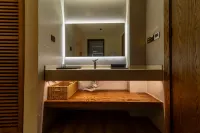 Luxury Mountain View Hot Spring Resort (Private Oxygen Spa Hotel at the Foot of the Snowy Mountain)