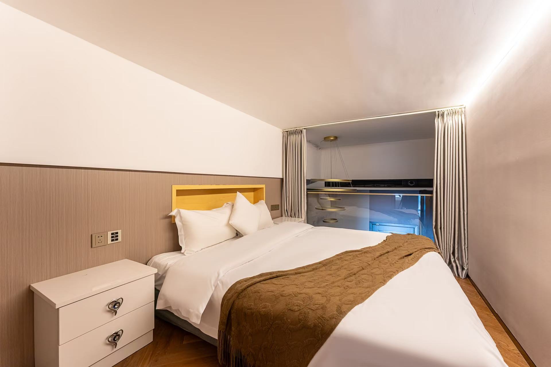 澜庭?高层loft两居室+落地窗观江景+巨幕投影