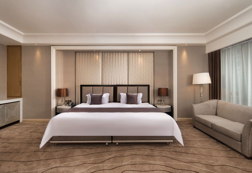 尊享大床房-全景落地窗-超大床-大浴室-深泡浴缸