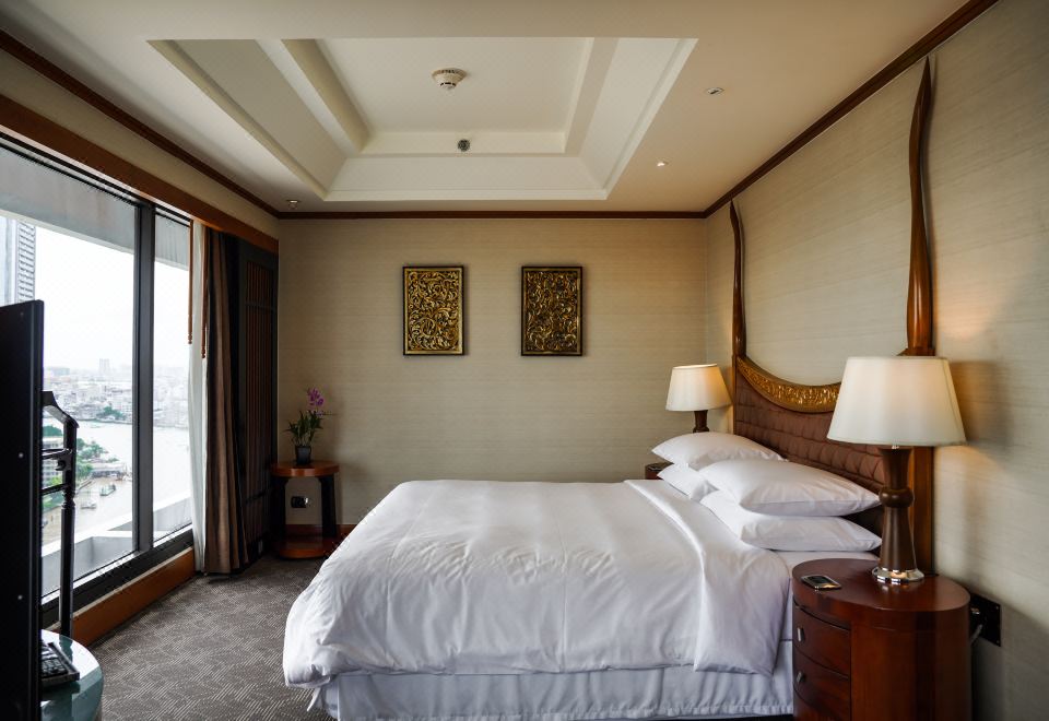 Royal Orchid Sheraton Hotel & TowersJunior Suite with riverview