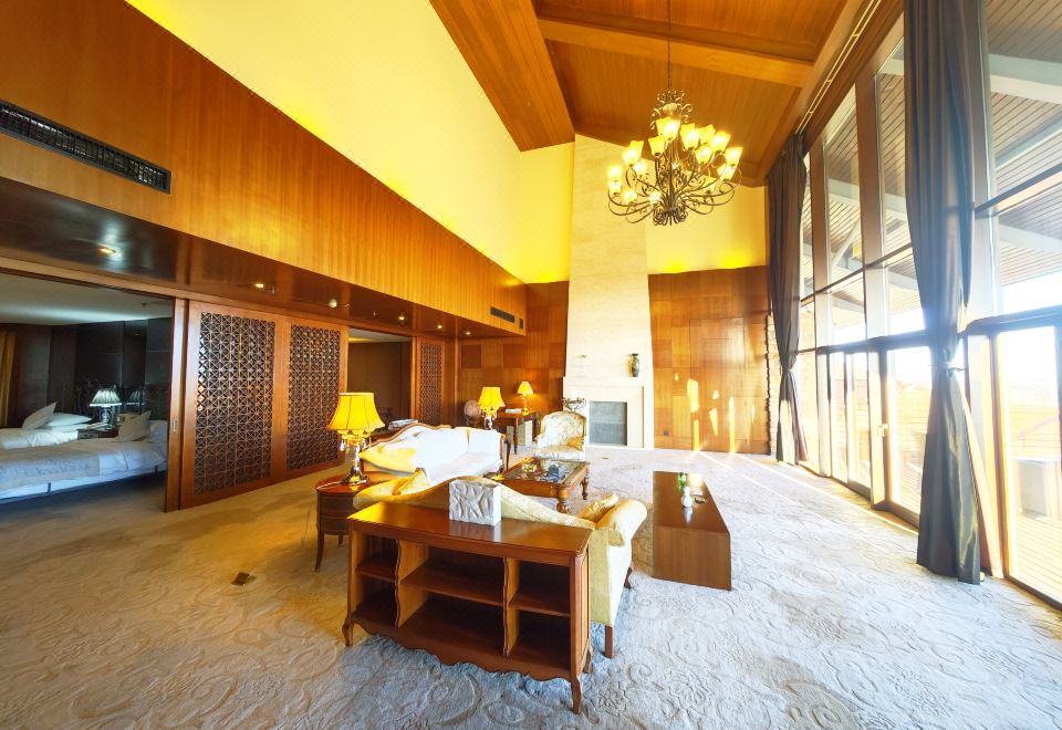 亿豪经典丨行政套房（小）（全景客厅+露台+圆浴缸）