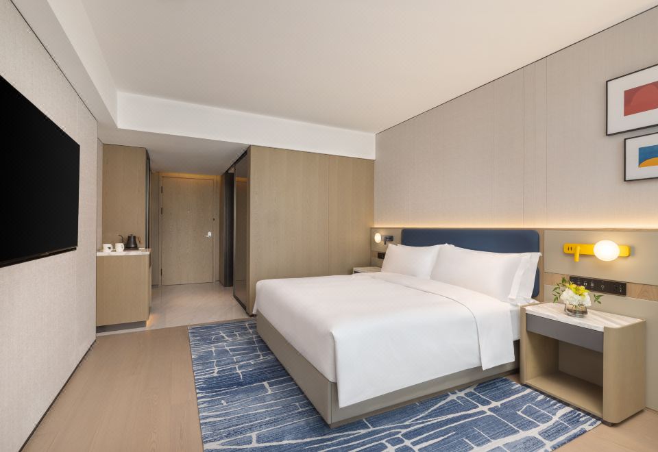 Deluxe Queen Room
