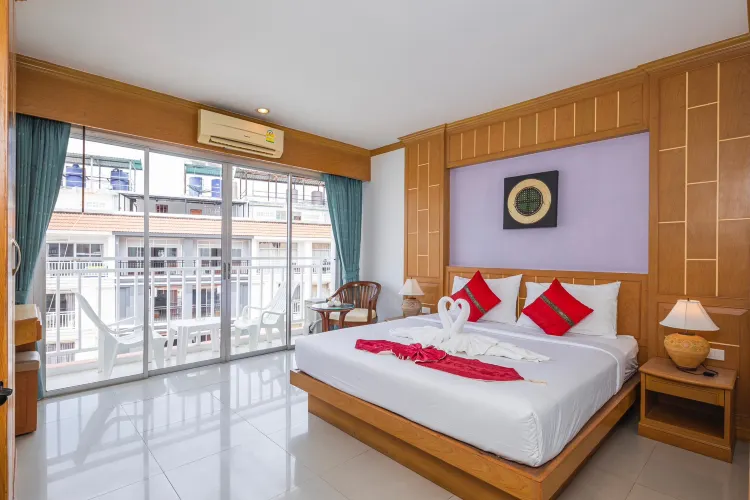 ห้องดีลักซ์ เตียงใหญ่ ปลอดบุหรี่