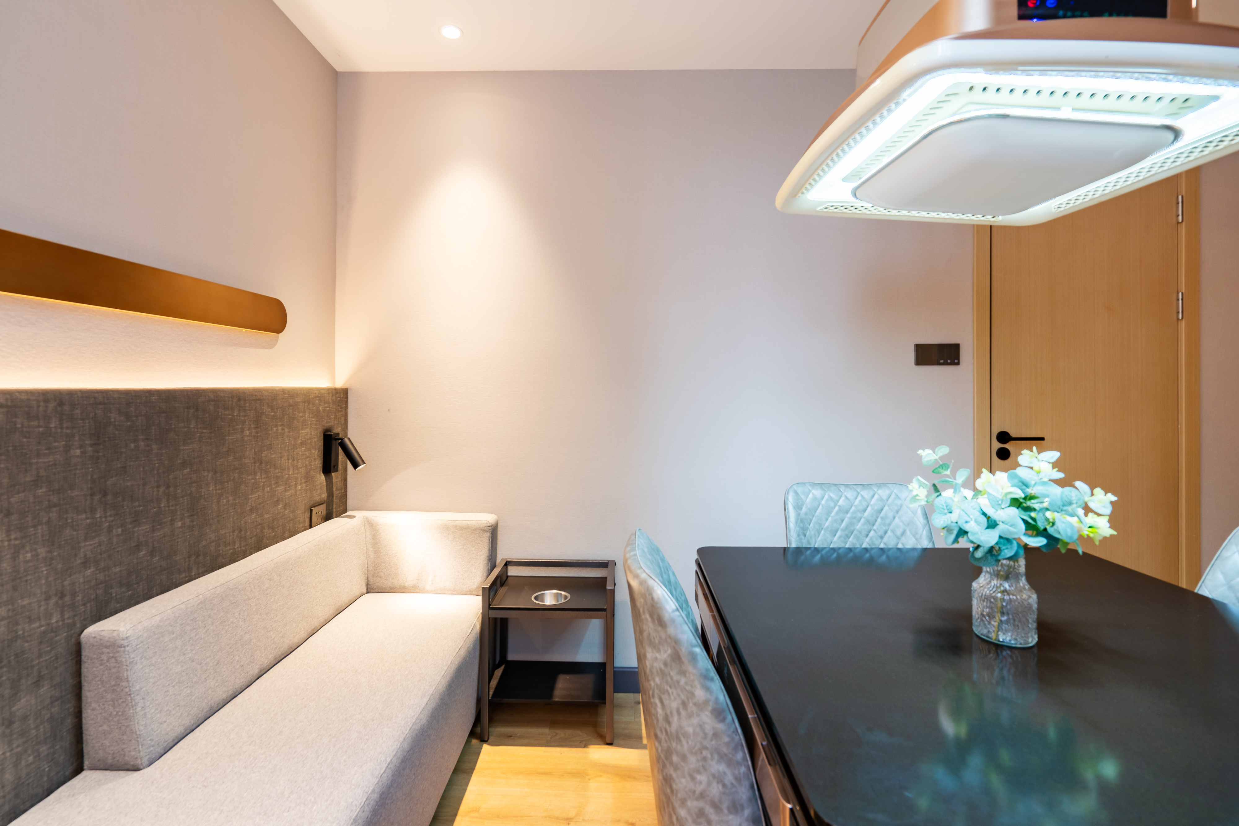 Elong Me Anlai Hotel (Yangzhou Jiangdu Golden Eagle Plaza Wenchang East Road)影音套房「乐享一居室+百寸高清巨幕私人影院+SVIP影视畅享+语音客控+棋牌娱乐」