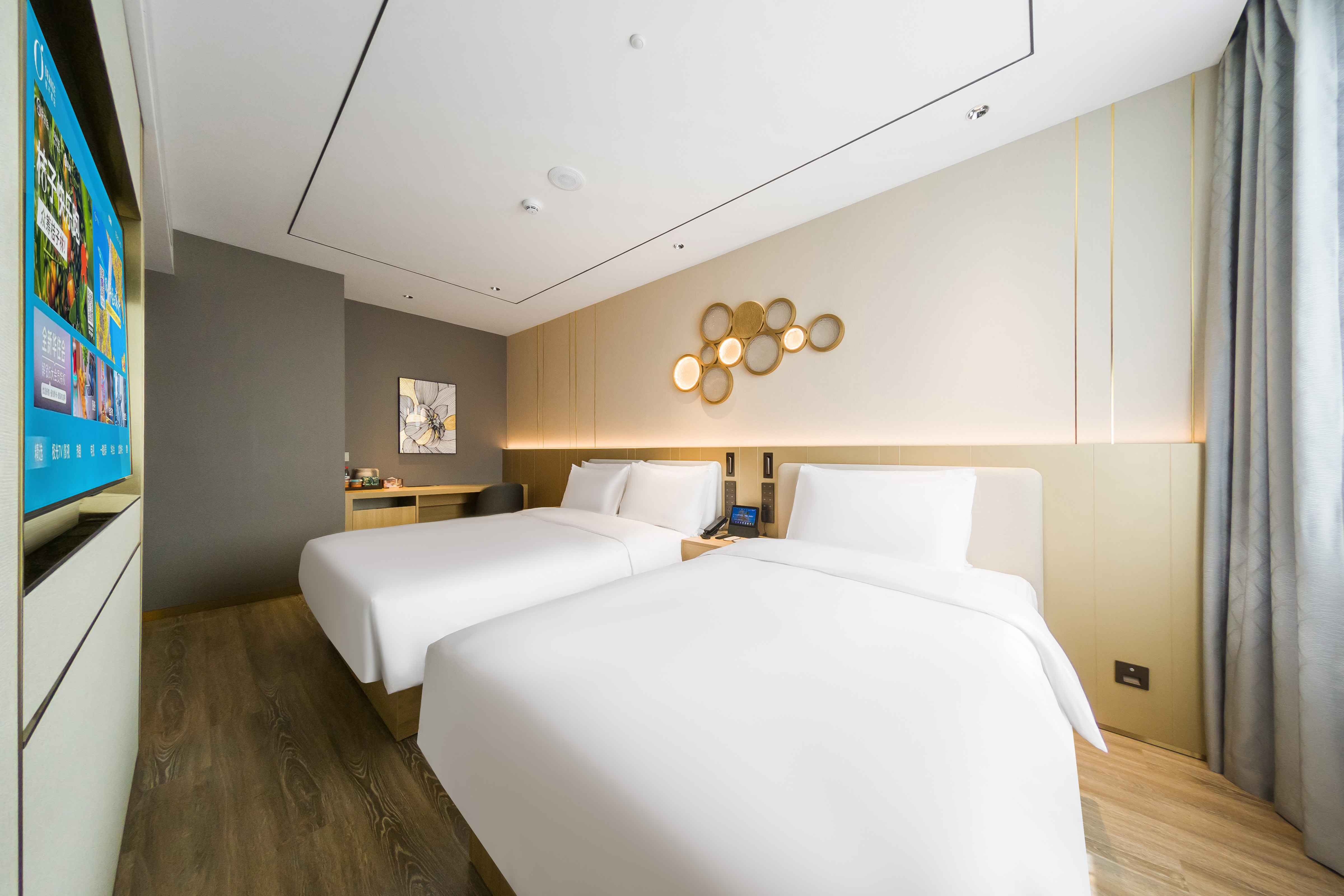 豪华家庭房（智能客控+65寸投屏电视+小冰箱）