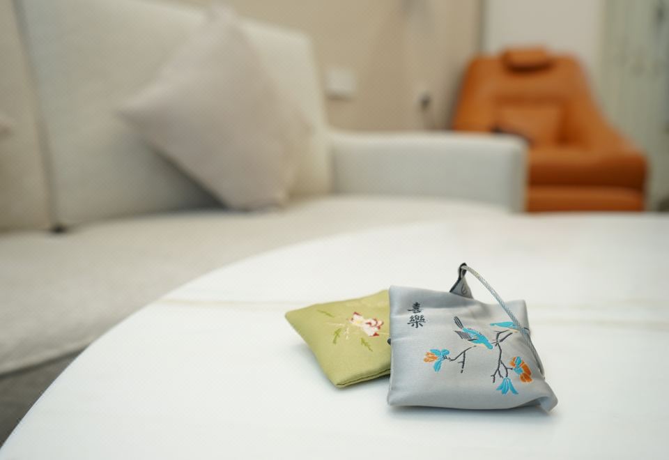 心颐养生套房 养生盐灯+全自动智能按摩椅