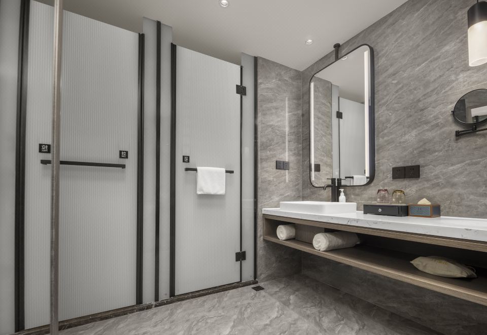 Huangshan Mehood Hotel (Tunxi District Huangshan North Station)Enjoyment · Light Luxury Big Bed Room