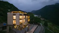 High-end private soup villa with starry sky and 24-hour free oxygen inhalation and floor heating