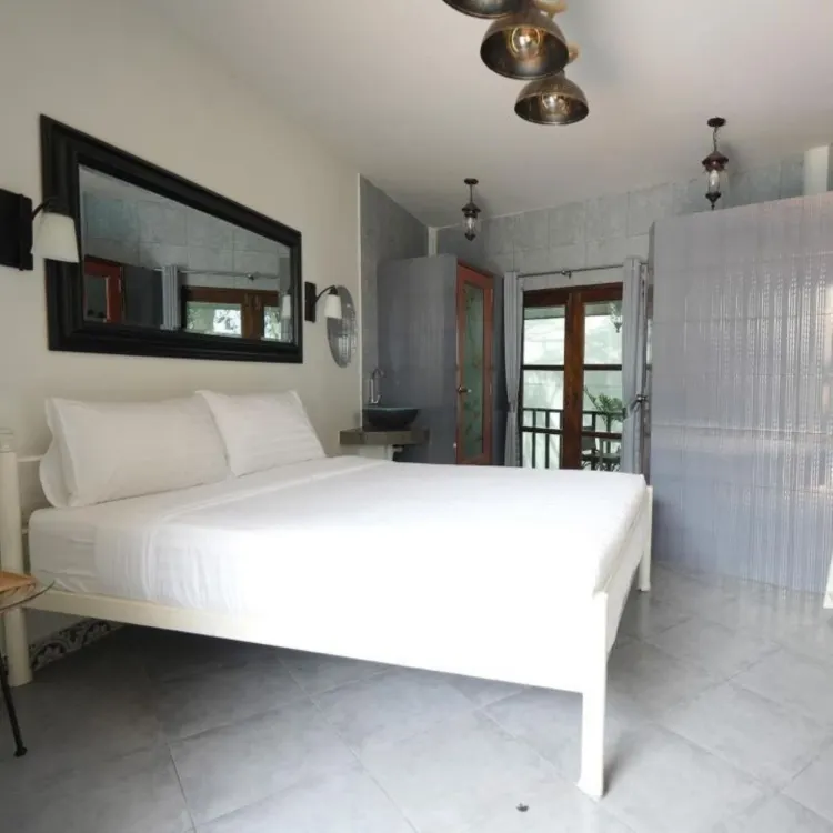 ห้องคอนเนคติ้งดีลักซ์วิวสระ