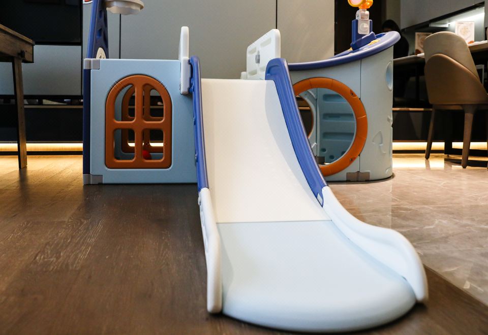 The Meixi Lake, Changsha Marriott Executive ApartmentsKuya Pig Hero Themed Room (Double Beds)