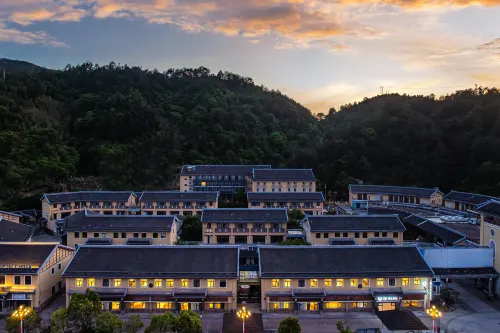 Floral banlan Hotel(Tulou Prince Scenic Area)