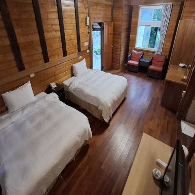 木屋歐式四人房 北港溪沙八山莊優惠