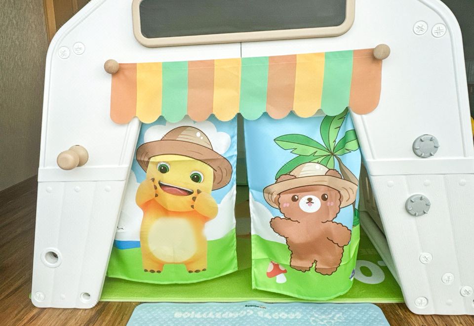 奶龙探索世界亲子房