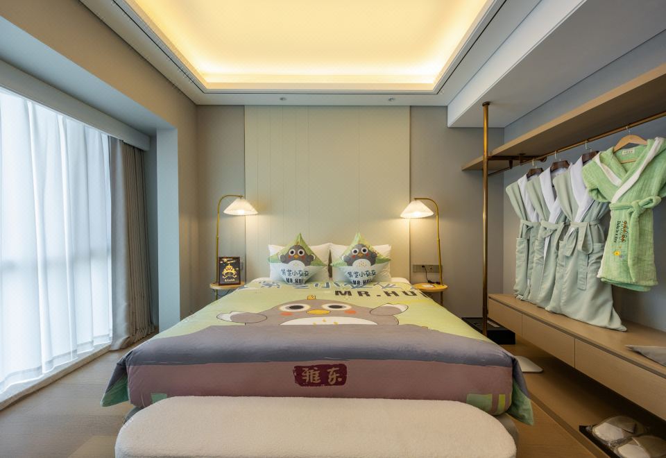 紫芝小灰灰家庭主题套房