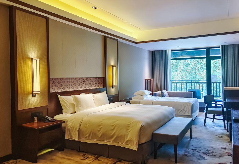 豪华家庭房（一大床一小床）