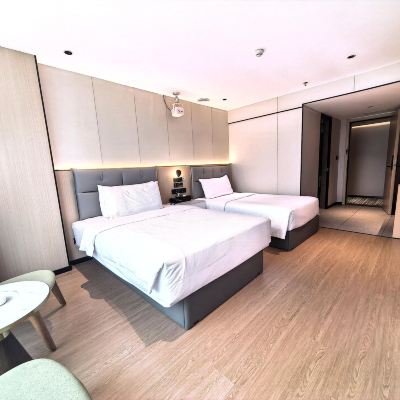 舒享影音親子房​（智能客控&4K巨幕投影&公區洗衣房） 樂天假日飯店（珠海拱北口岸步行街店）優惠