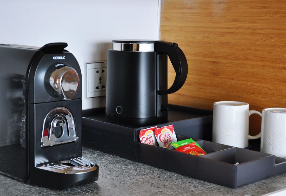 豪华套大床房『深睡床品+休闲办公桌椅+超大会客厅』