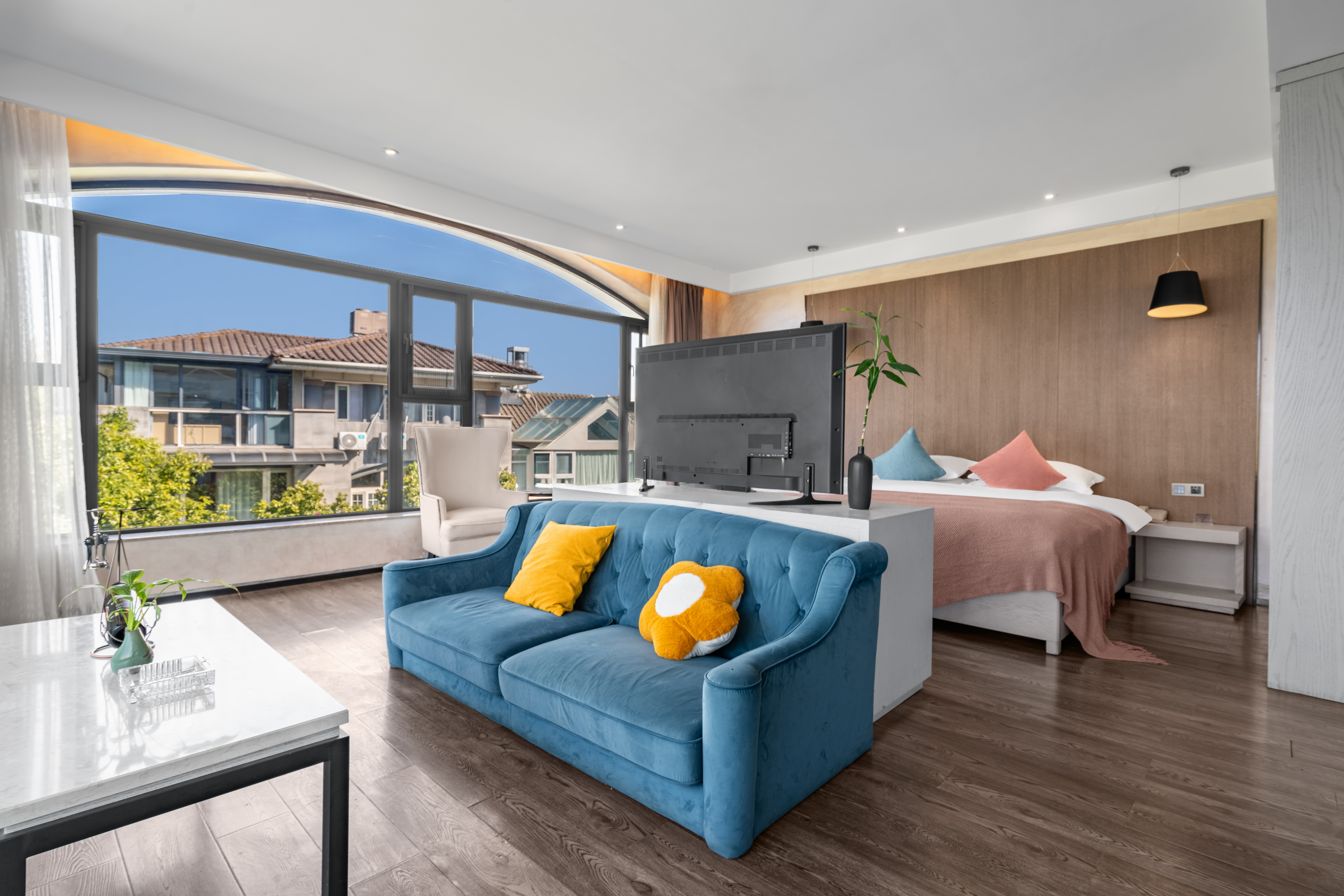 豪华滇池观景全落地窗浴缸大床房【直观滇池.躺看日落