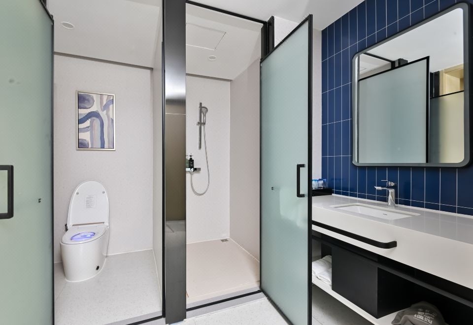 豪华大床房落地窗＋小度智能＋60寸高清投屏电视