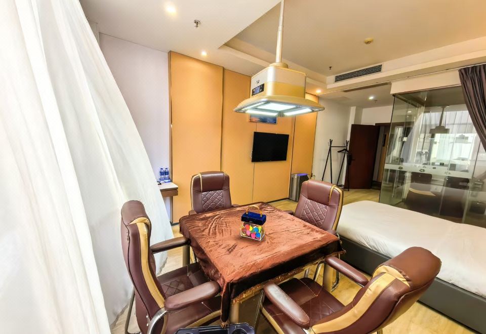 好运麻将大床房（空气净化器+冰箱+宽敞窗户）