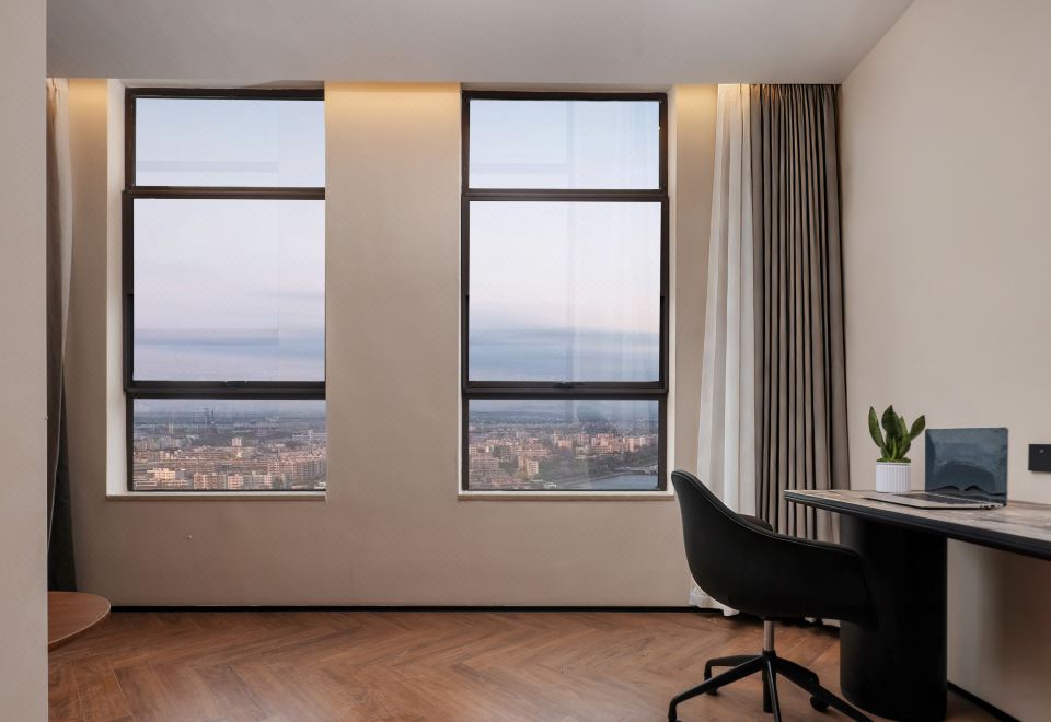 Deluxe Executive Suite (Double Bed) (Living Room, Air Conditioner)