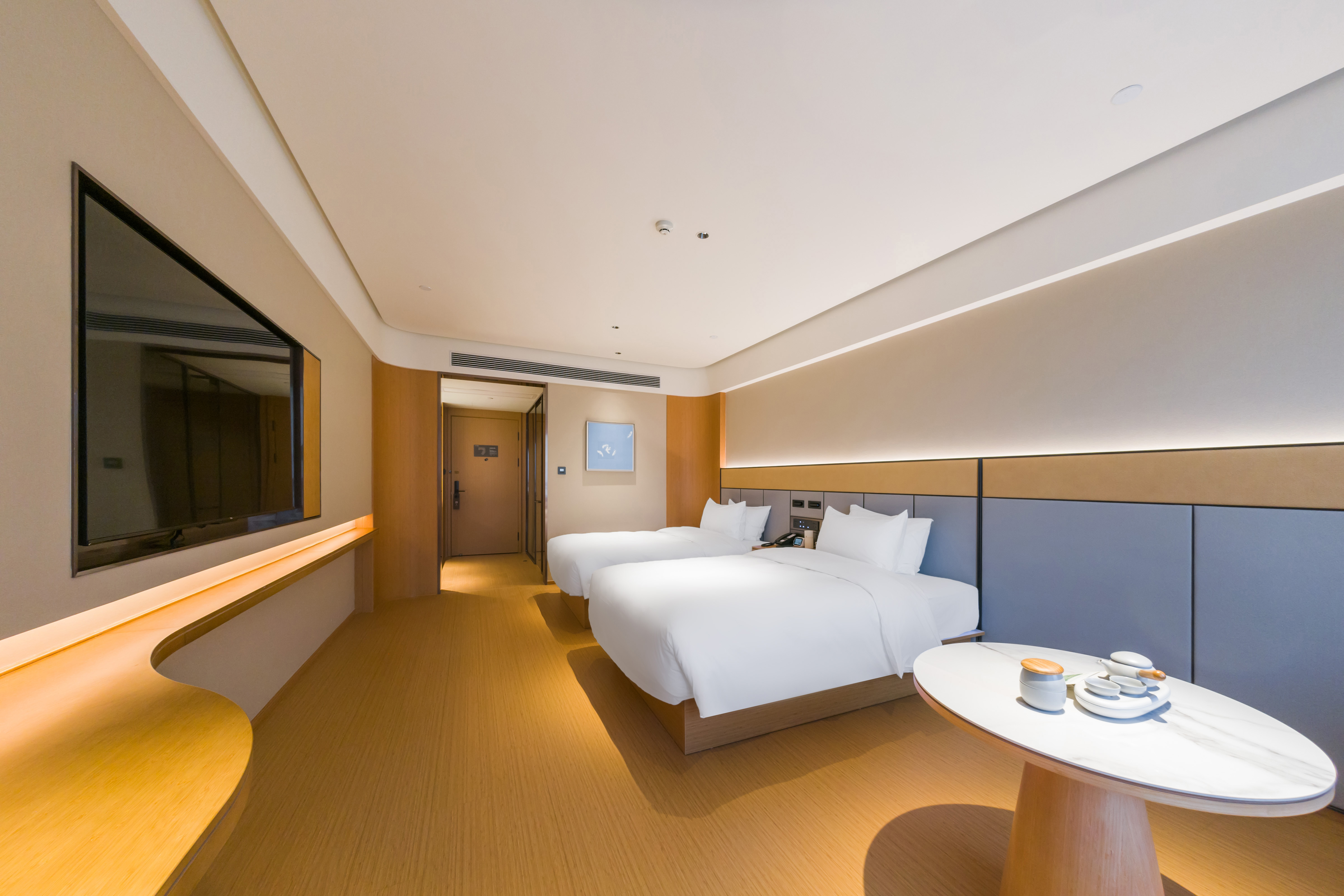 高级双床房（65寸电视投屏+智能客控+迷你小冰箱）