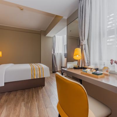 商務大床房 如家精選飯店（上海陸家嘴羽山路源深體育中心地鐵站店）優惠