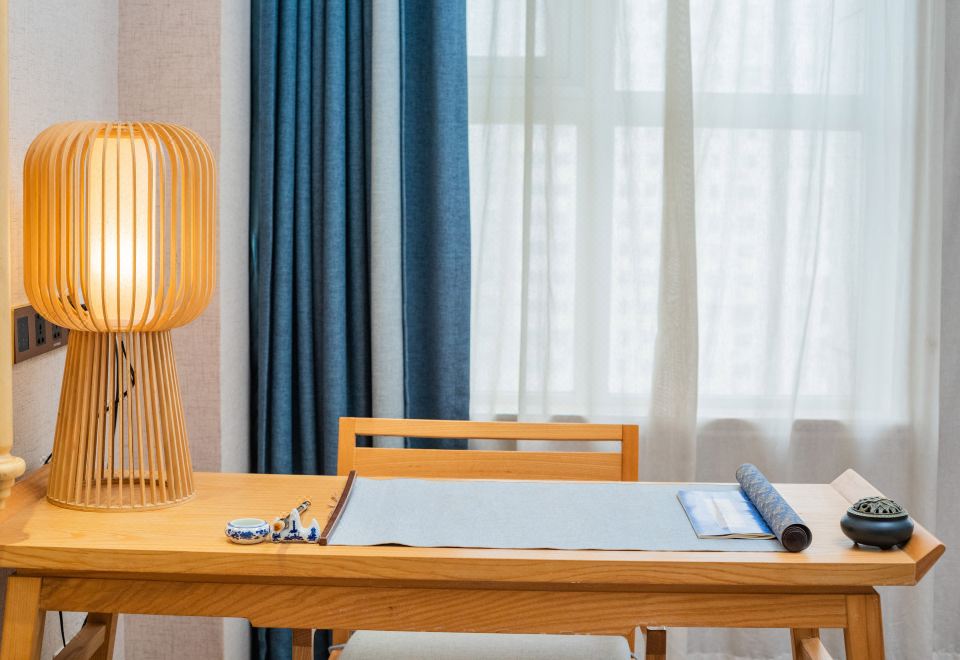 尊享·豪华大床房-明窗+电动窗帘