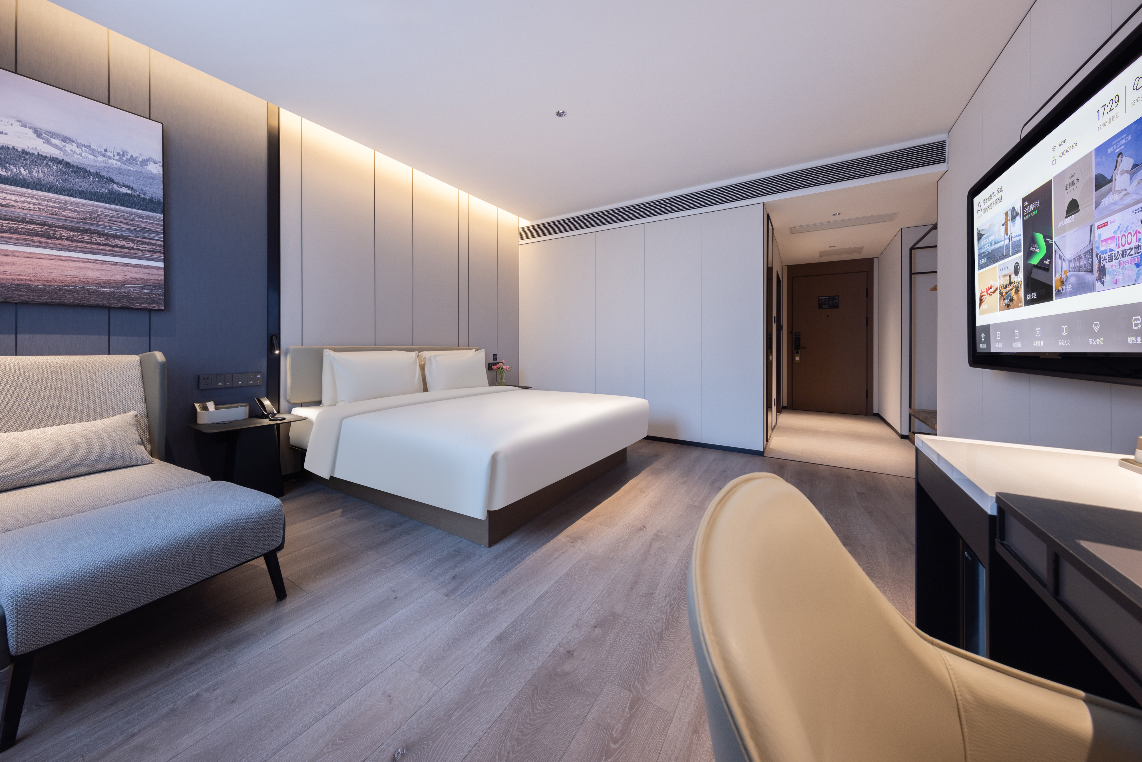 Guangzhou Panyu Chimelong Wanbo centre Atour X Hotel雅致大床房（投屏电视+小冰箱）