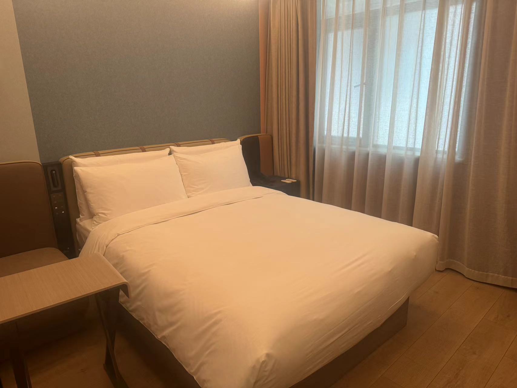 大床房A（65寸投屏电视+冰箱+好眠床垫）