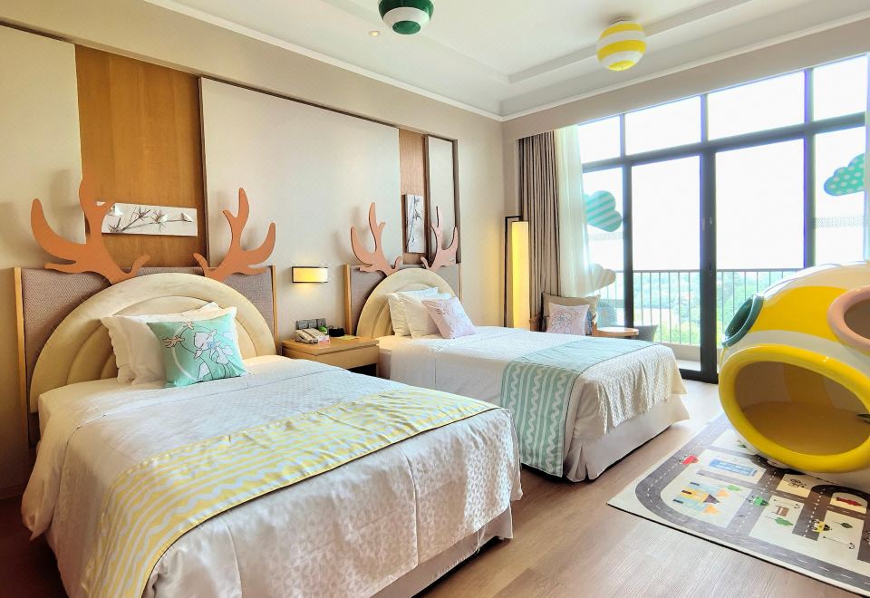 糖果飞屋主题双床房（俏皮鱼嘴+童年木马+绘本）