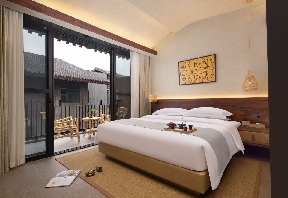 Chufeng Double Bed Room