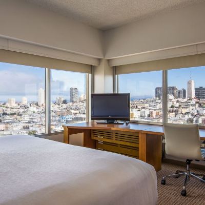 景觀甄選轉角房（1張特大床） 金蓋特威假日飯店 - IHG 旗下飯店優惠