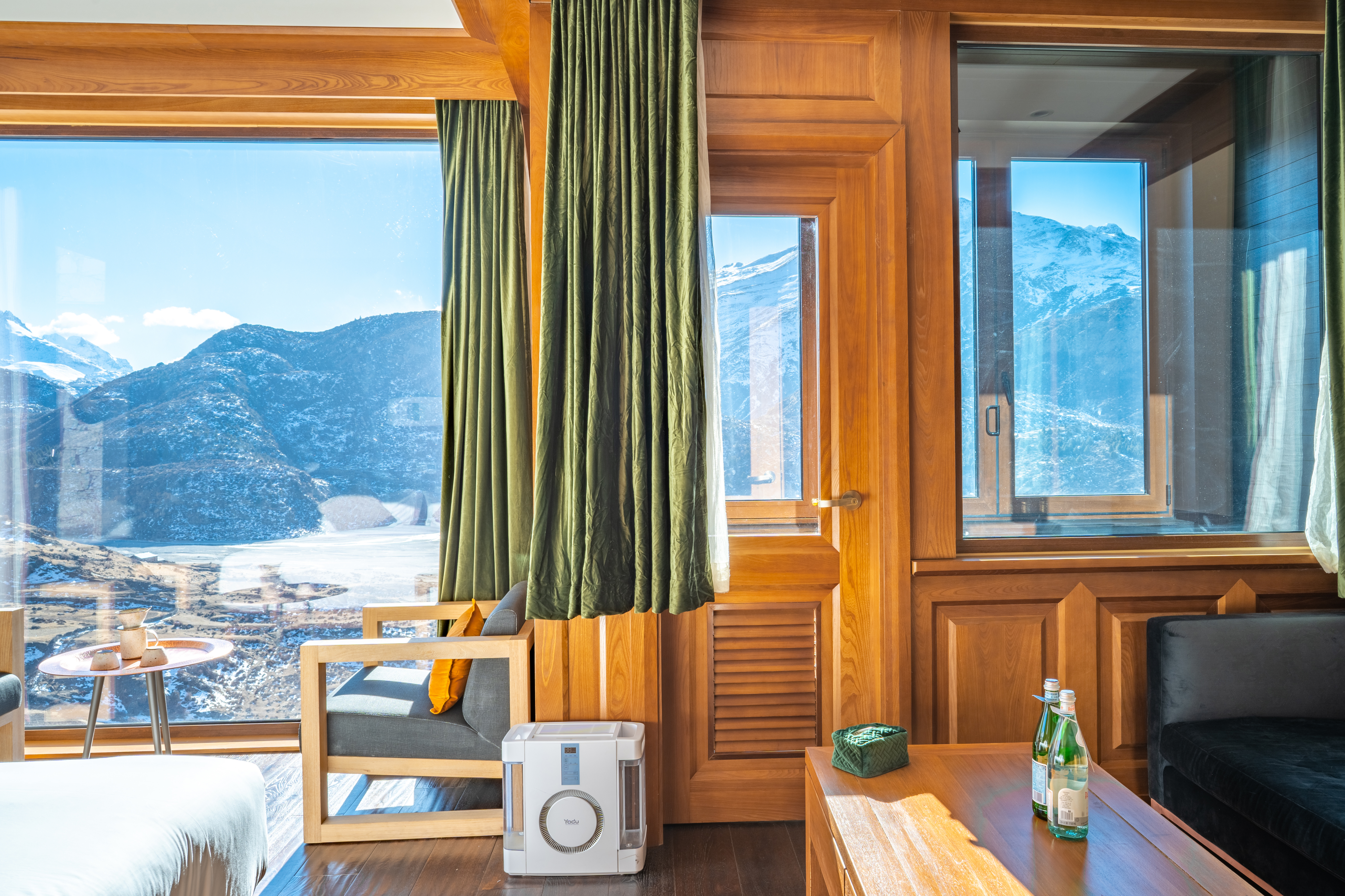 东嘎雪山景高级套房