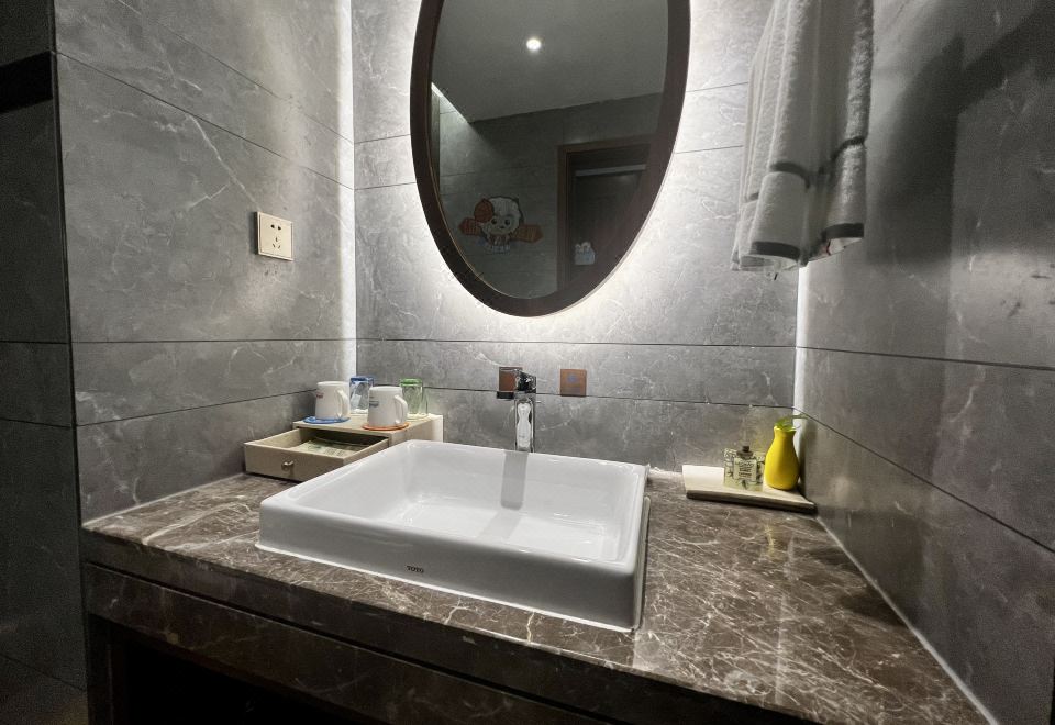 Baihualin Hot Spring Valley HotelPleasant Goat And Big Big Wolf Theme Family Double Bed Room