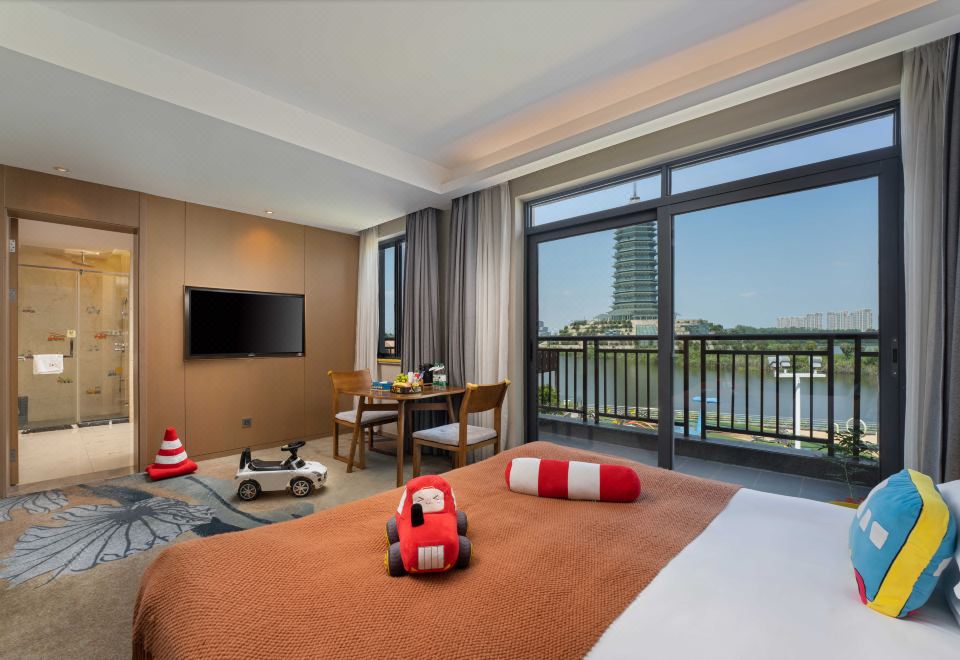 汽车湖景主题房