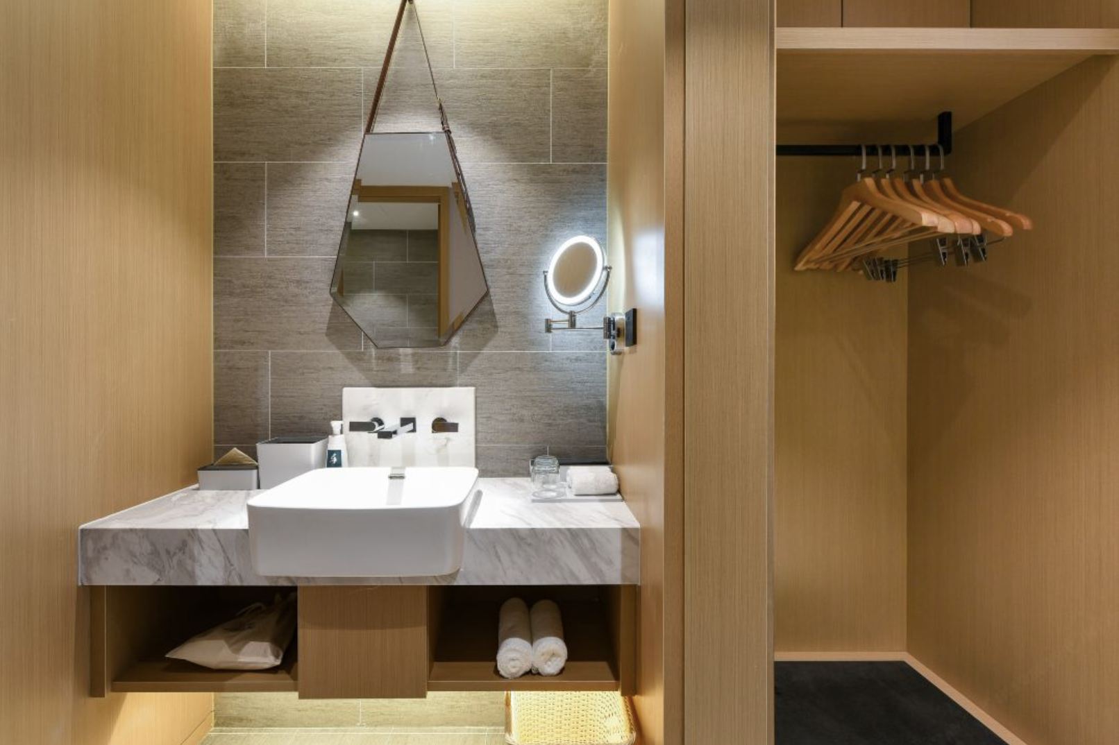 Atour Hotel行政庭院大床房-庭院+浴袍+加湿器+手机投屏+Minibar