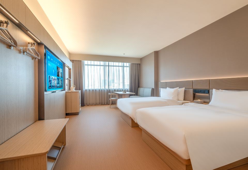 JI Hotel (Gangchang Road Branch Zhuhai Station)Family Room