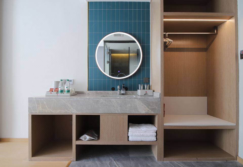 R时尚大床房（智能客控）