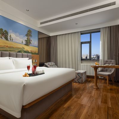 輕奢特大床房（明亮外窗+商務辦公桌+加濕器） 秋果飯店（北京新國展首都機場店）優惠