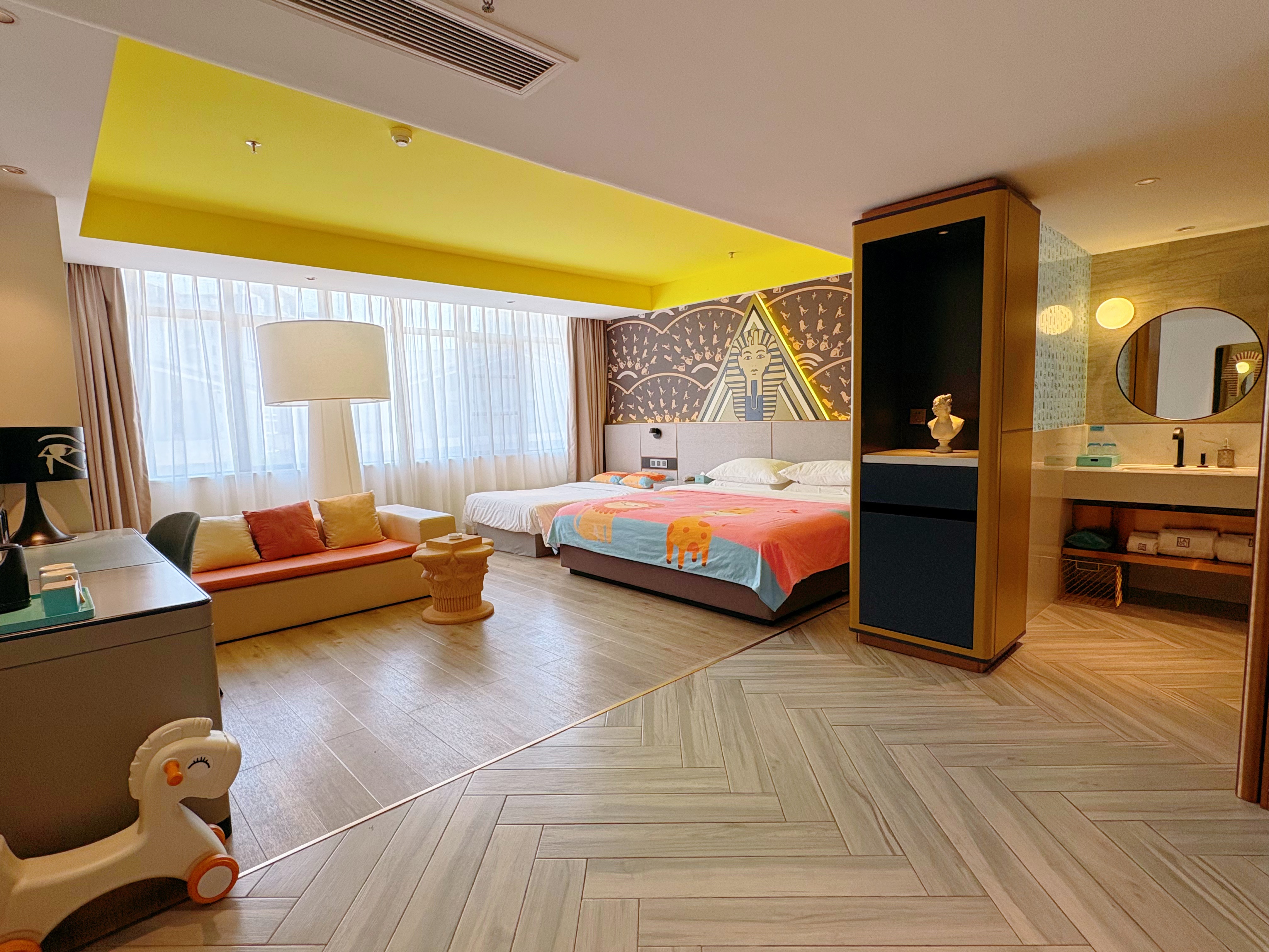 兰欧IP主题亲子房丨小度智能+多元化小童主题+摇摇马