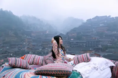 Xijiang Wants to stay in  Light Luxury Hotel (Observation Deck Branch) Отели в г. 