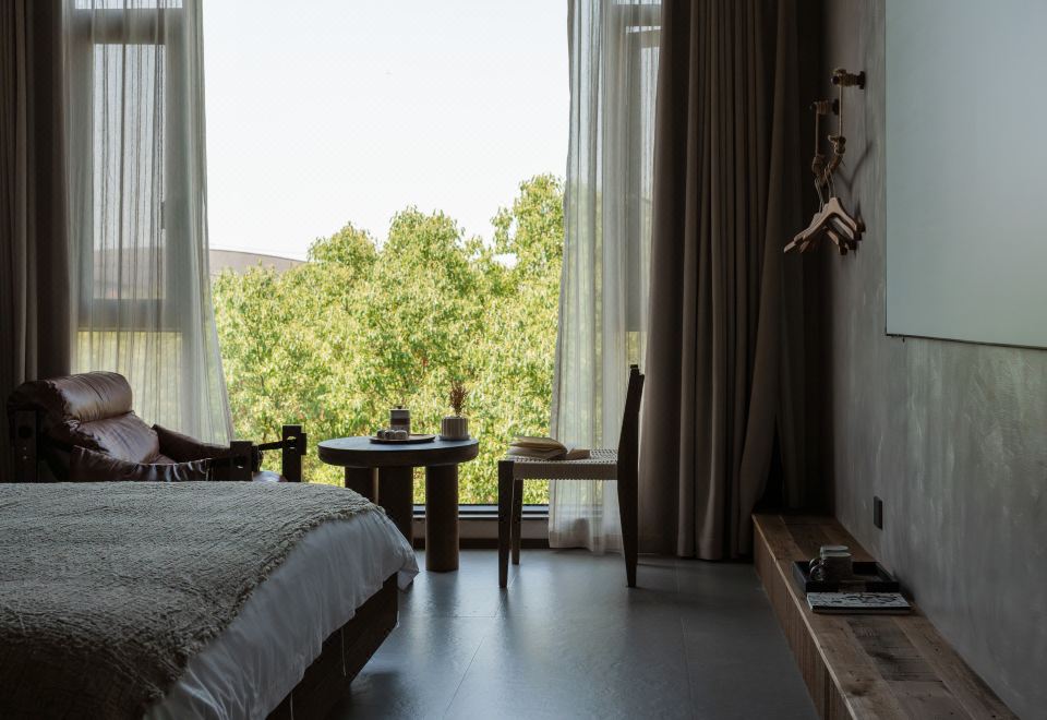 岿然大床房（高清影视.零压床垫.进口深睡枕.乾湿分离