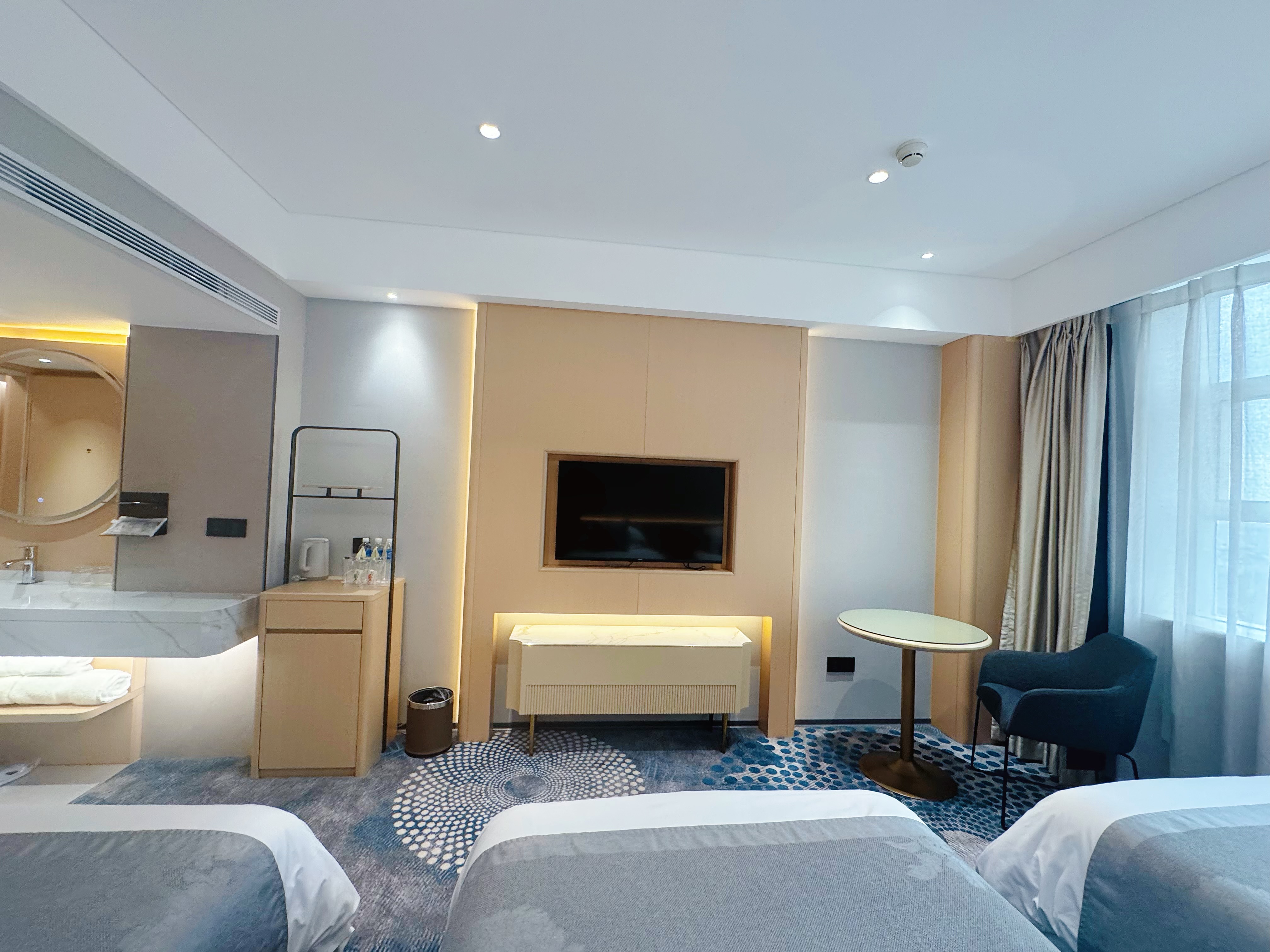 豪华三人间（金可儿床垫）