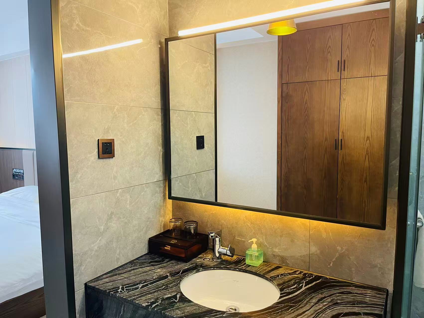 凤凰嘉宾大床房