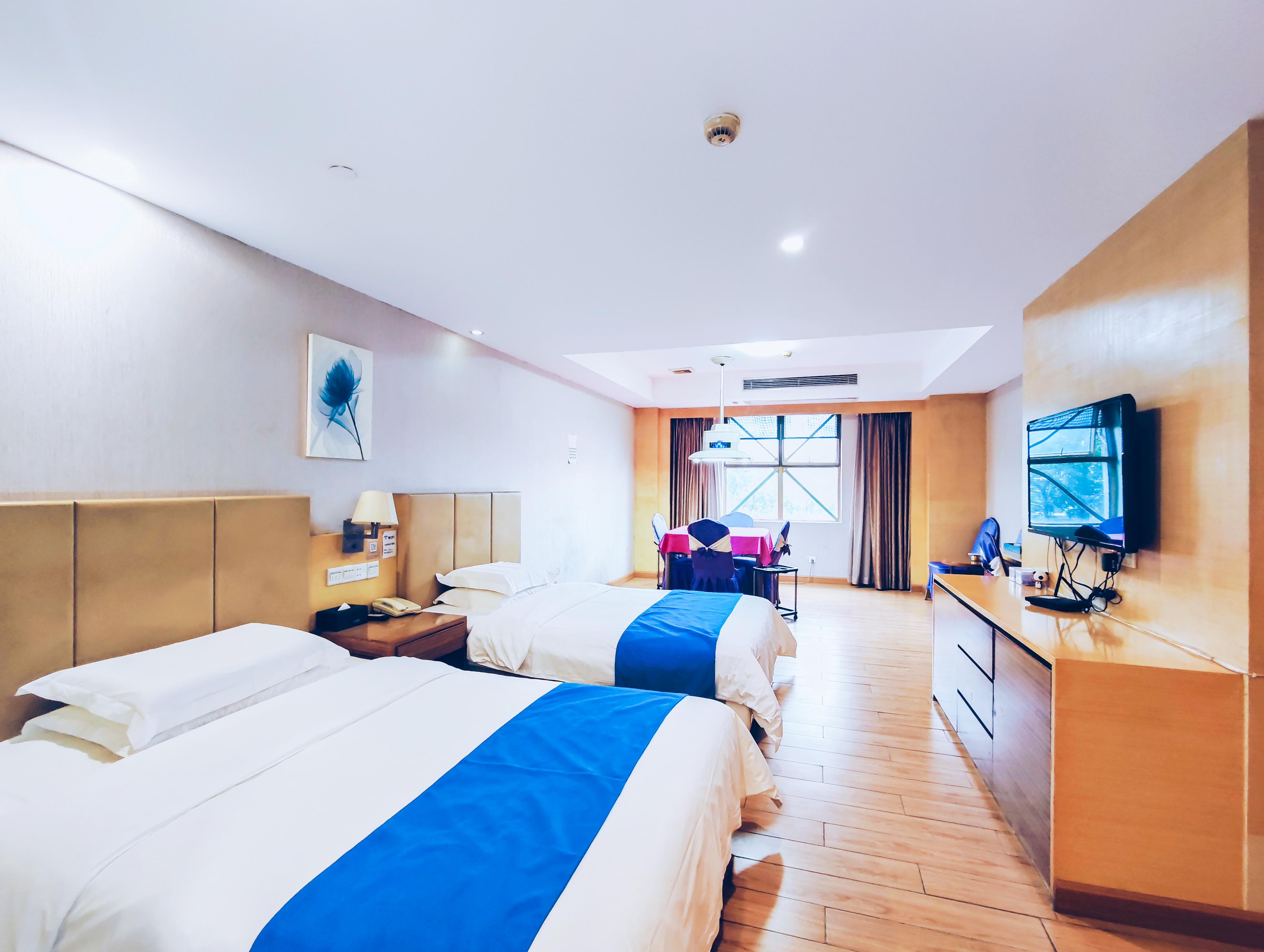 紫悦豪华双人房（城市景观+大空间）