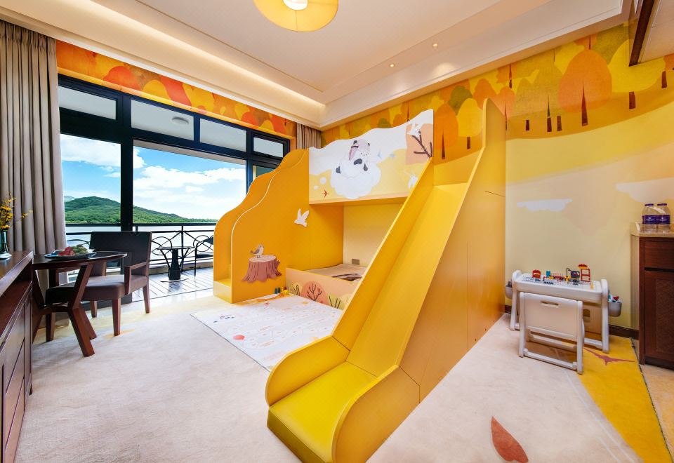 行政杉林寻趣湖景家庭套房