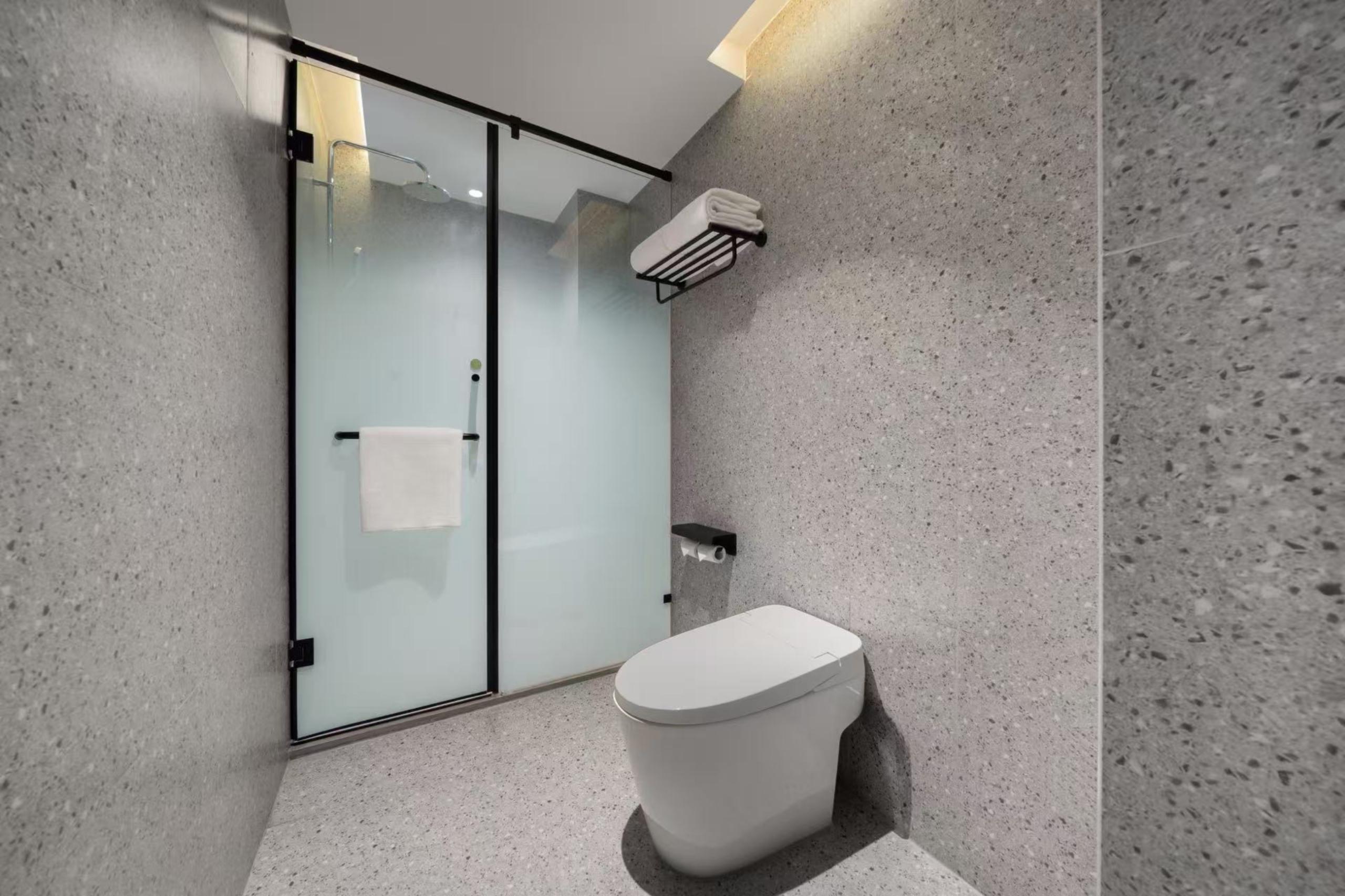 高级大床房（智能投屏+小冰箱）